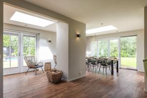 a dining room with a table and chairs at Groeneweg 6, Wissenkerke in Wissenkerke