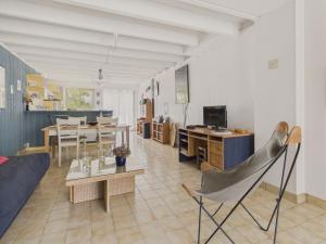 a living room with a couch and a table at Maison pour 4 avec jardin sur Guerande in La Baule