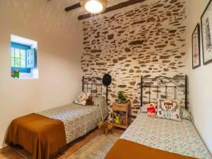 Giường trong phòng chung tại Casa Crisantemo with sea view and pool in Adra +115 ảnh