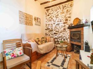 Posezení v ubytování Casa Crisantemo with sea view and pool in Adra + 33 fotografií