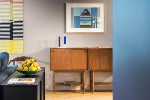 a living room with a wooden cabinet and a bowl of fruit at Al Monumento in Modica