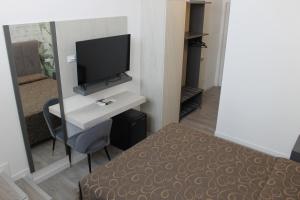 Телевизор и/или развлекательный центр в Hotel Galileo