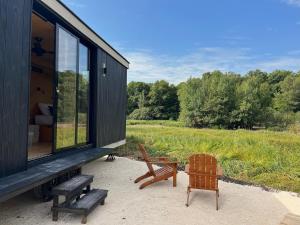 Κήπος έξω από το Parcel Tiny House l'Atrée au bord d'un étang