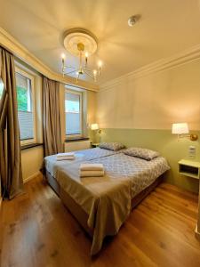 Postel nebo postele na pokoji v ubytování Gościniec + 26 fotografií