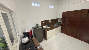 Kuchyň nebo kuchyňský kout v ubytování Dewananda Homestay