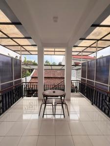 Balkón nebo terasa v ubytování Dewananda Homestay