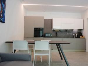 Nhà bếp/bếp nhỏ tại Venezia-Mestre Elite apartment BrosA +6 ảnh