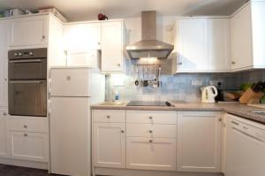 
A kitchen or kitchenette at Little Egret
