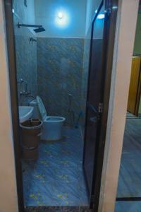 Ένα μπάνιο στο Heramb pg house