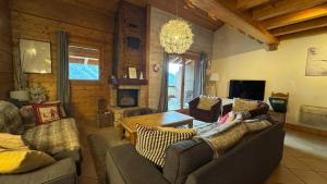 Μια τηλεόραση ή/και κέντρο ψυχαγωγίας στο Chaleureux appartement 10pers Sainte-Foy-Station