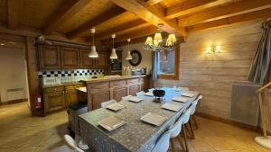 Η κουζίνα ή μικρή κουζίνα στο Chaleureux appartement 10pers Sainte-Foy-Station