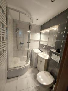 Koupelna v ubytování Sunny Family Zator Energylandia