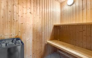 Χώρος καθιστικού στο Amazing Home In Hemmet With Sauna