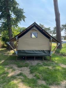 O grădină în afara Luxus zelten Im Heide Resort