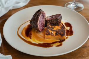 Φαγητό σε αυτό το ξενοδοχείο ή κάπου εκεί κοντά