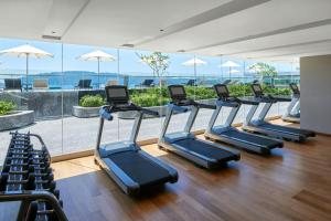 Fitness centrum a/nebo fitness zařízení v ubytování Kota Kinabalu Marriott Hotel