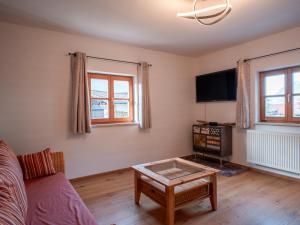 TV a/nebo společenská místnost v ubytování Ferienwohnung Inge
