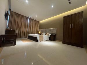 a bedroom with a bed and a desk and a drawer at The Auresta Colombo in Colombo
