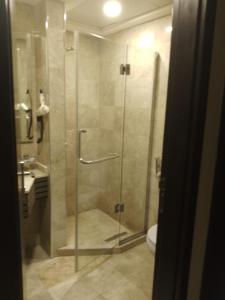 Ένα μπάνιο στο Zahra Alkheer Hotel