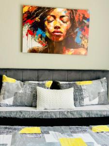 Ένα ή περισσότερα κρεβάτια σε δωμάτιο στο Modern Retreat in Randburg Near Northgate +63 φωτογραφίες