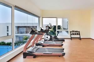 Fitnes oz. oprema za telovadbo v nastanitvi Four Points by Sheraton Mahabalipuram Resort & Convention Center
