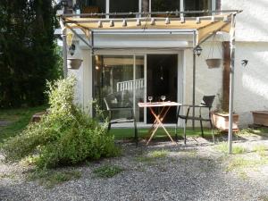 Garden sa labas ng La Douce Parenthèse - Uriage - Grenoble - Chamrousse - T2 - Jusqu'à 2 personnes - Cure Thermale - Bien situé pour les déplacements professionnels