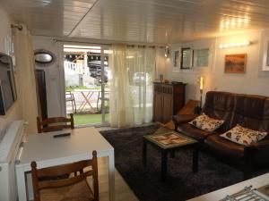 Seating area sa La Douce Parenthèse - Uriage - Grenoble - Chamrousse - T2 - Jusqu'à 2 personnes - Cure Thermale - Bien situé pour les déplacements professionnels