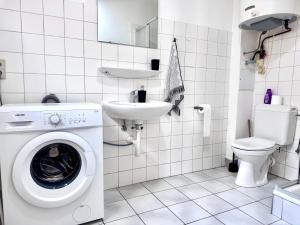 Ένα μπάνιο στο Breughel Apartments