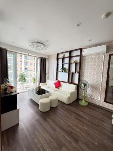 a living room with a white couch and a red pillow at Homestay NewLife Bãi Cháy in Ha Long