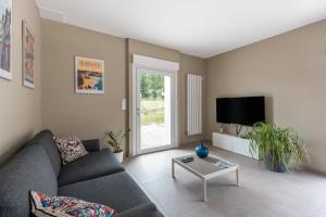 a living room with a couch and a tv at Maison De Campagne in Ousse