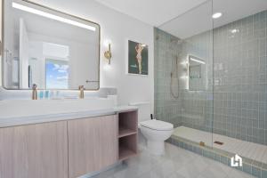 ห้องน้ำของ Stylish Apartments with Partial Ocean Views in Downtown!