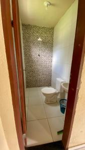 a bathroom with a toilet and a sink at Sítio Jean Barros in Meruoca