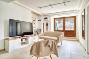 Imagine din galeria proprietății Waterfront house with private dock by MN Property în Dobrota