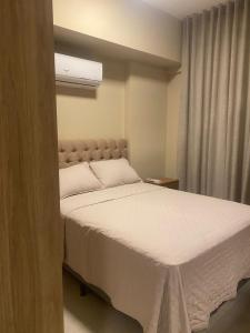 a bedroom with a bed with a white bedspread at Flat mobiliado, apto in Belém +5 photos