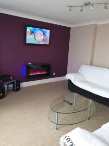 Et tv og/eller underholdning på Minehead Seaview Apartments