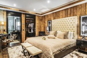 a bedroom with a large bed and a desk at SOLEA DOLOMITI Boutique Hotel in Fai della Paganella