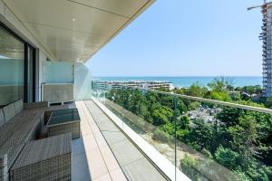 a balcony with a view of the ocean at Relax Blue VOGH in Olimp
