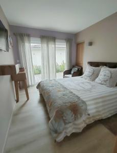 Saint-Sulpice-et-CameyracにあるLe Clos Fleuri proche de Bordeauxのギャラリーの写真