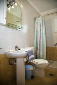 Phòng tắm tại Helen Apartments & Studios