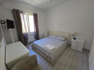 Foto dalla galleria di camera vicino a mare e pineta a Follonica 1 altra foto