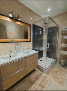 Saint-Sulpice-et-CameyracにあるLe Clos Fleuri proche de Bordeauxのギャラリーの写真