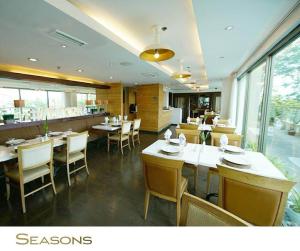 Restaurace v ubytování One Tagaytay Place Hotel Suites by ADIE