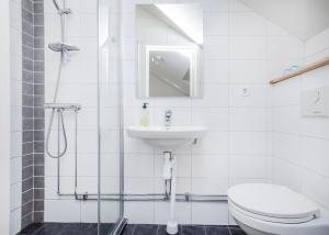 Koupelna v ubytování Röda Magasinet