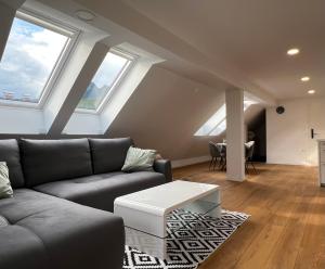 Χώρος καθιστικού στο Aura Apartments