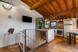 Kuchyň nebo kuchyňský kout v ubytování Lura House Incantevole A Stibbio + 16 fotografií
