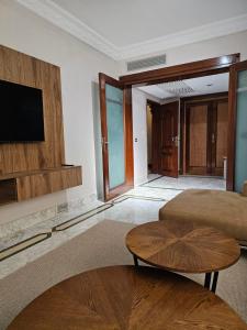 TV a/nebo společenská místnost v ubytování Appart hotel lac 2 Tunis