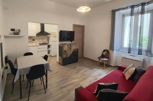 Kuchyň nebo kuchyňský kout v ubytování B&B Baroi Orgosolo