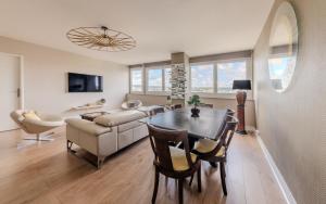 Μια τηλεόραση ή/και κέντρο ψυχαγωγίας στο Appartement tout confort à Nancy