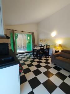 Posezení v ubytování Appart t2 - jusqu'à 4 couchages - avec jardin