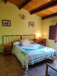 Katil atau katil-katil dalam bilik di Casa Rural Nestazar II